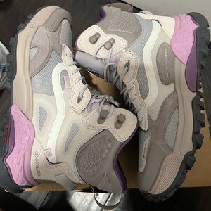 Women’s 10.5 vans crestline advance Goretex new